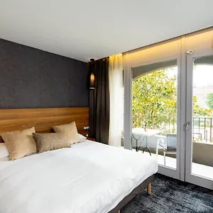 hotel-pavillon-de-lermitage.hotels-rhonealpes.com/